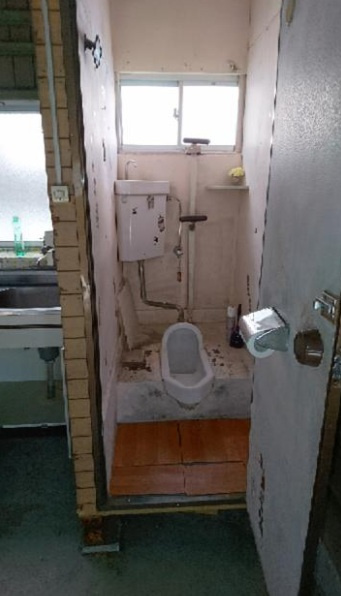 川崎市高津区明津の倉庫のトイレ
