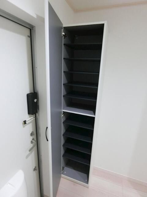 ブリティッシュ・ヒルズＲ１横浜三ツ沢の玄関