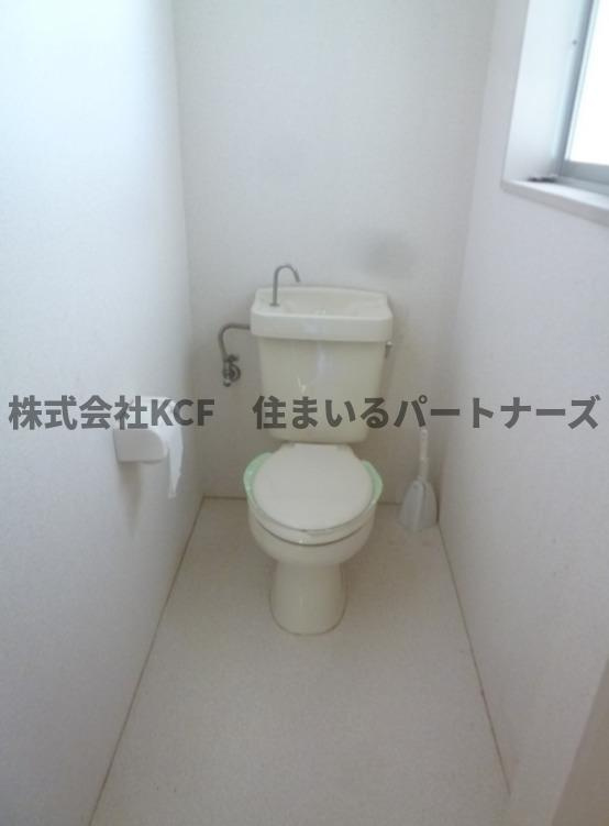 高良内コーポのトイレ|落ち着いた色調のトイレです