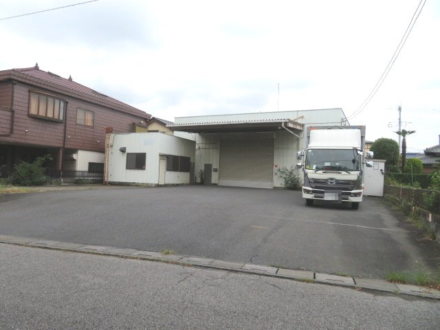 越谷市東大沢２丁目の倉庫の外観