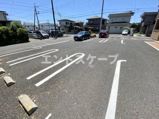 エレガント・パレスの駐車場|高崎、前橋のお部屋探しはエンドスケープまで！お客様の理想お聞かせ下さい♪