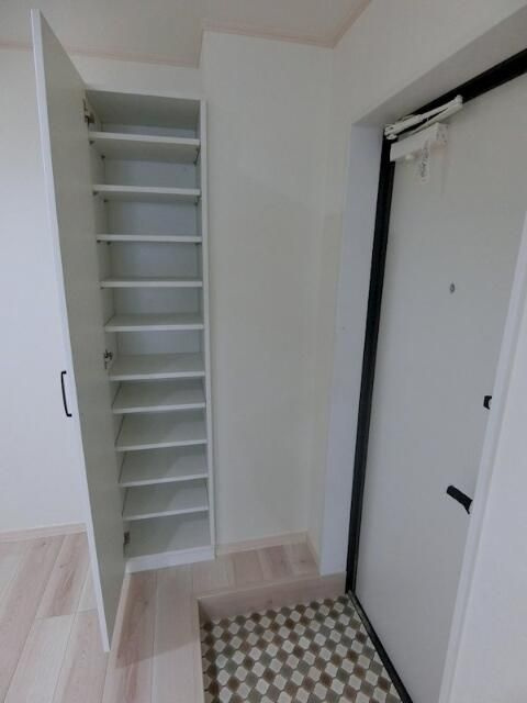 ＱＵＩＥＴ　ＣＲＡＢ　ＨＯＵＳＥ　ｍｉｘ　磯子（仮）の玄関