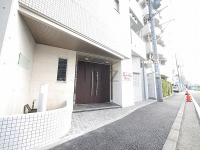 アクトハイツ平沼のエントランス
