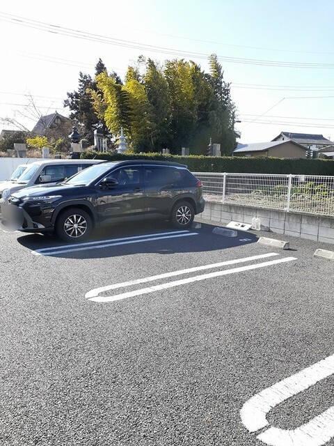 ピーチハッピネスの駐車場