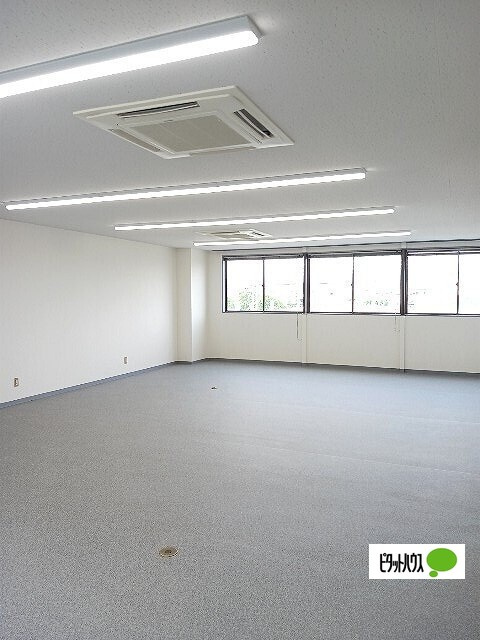 中居町４丁目倉庫付事務所の内装