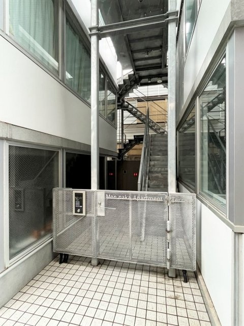 Ｍｏｎ－ｎａｋａ　Ａｐａｒｔｍｅｎｔ　Ｔｅｒｒａｃｅのエントランス