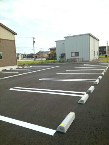 アンジュ・レーヴの駐車場