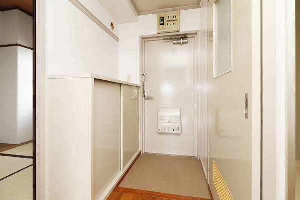 ビレッジハウス成田吾妻タワー1号棟の玄関|ビレッジハウスの同一物件・同一タイプの間取りの写真です