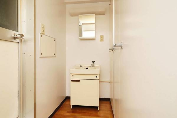 ビレッジハウス成田吾妻タワー1号棟の洗面所|ビレッジハウスの同一物件・同一タイプの間取りの写真です