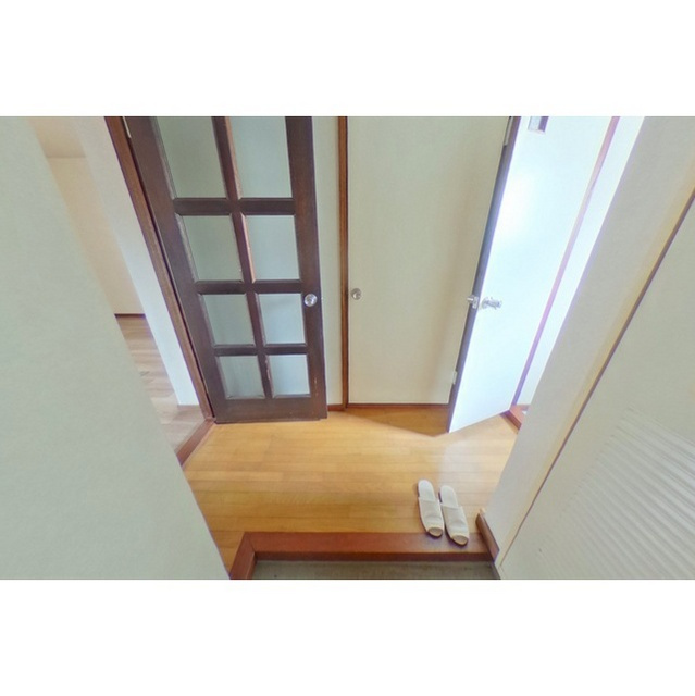岐阜市本荘西２丁目のアパートの玄関
