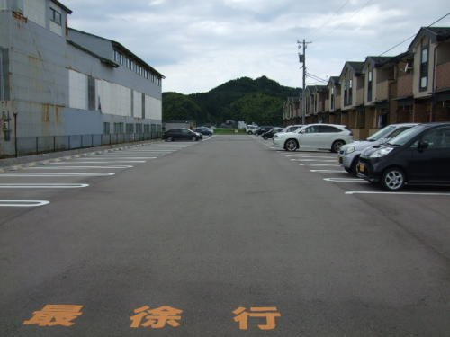 ドリームスクエア　Ａの駐車場|駐車場に車を止められます