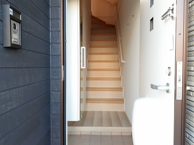 ヒカルサ高岡角ウエストの玄関|落ち着いた玄関です