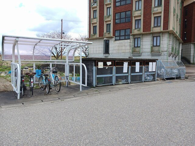 ツインパレスさくら台Ｎｏｒｔｈの駐車場|車をお持ちの方に嬉しい駐車場付きの物件です