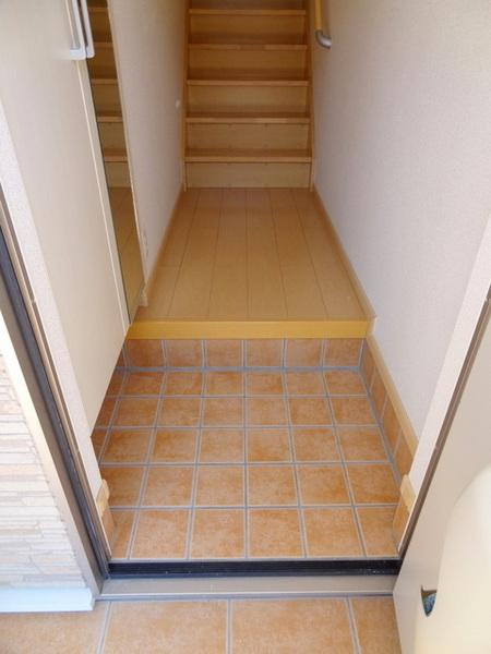 フリーデの玄関|★まるで戸建のような階段★