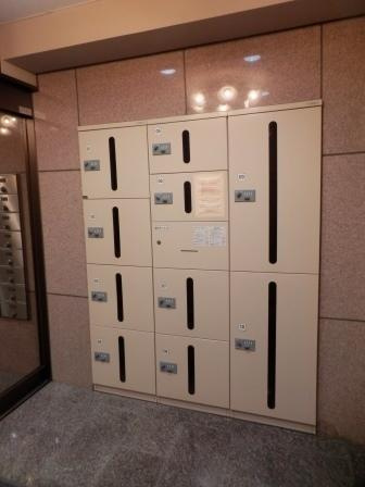 サンプラザ大正のエントランス|★宅配ボックス★