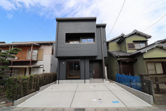 新築戸建て・仲介手数料無料）愛西市北一色町北田面２期１棟／２期１号棟の前面道路含む現地写真