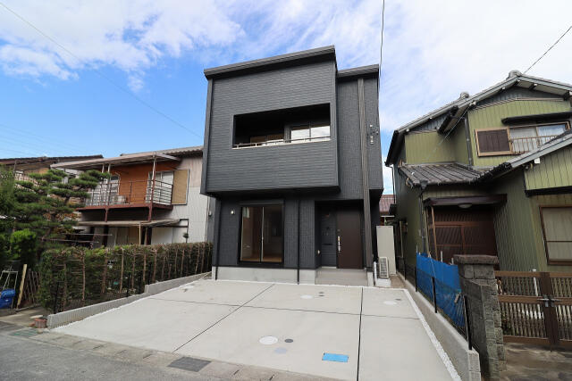 新築戸建て・仲介手数料無料）愛西市北一色町北田面２期１棟／２期１号棟の前面道路含む現地写真