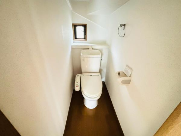 八街市八街にの中古一戸建のトイレ