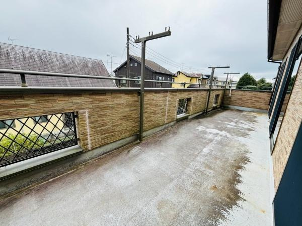 八街市八街にの中古一戸建の前面道路含む現地写真