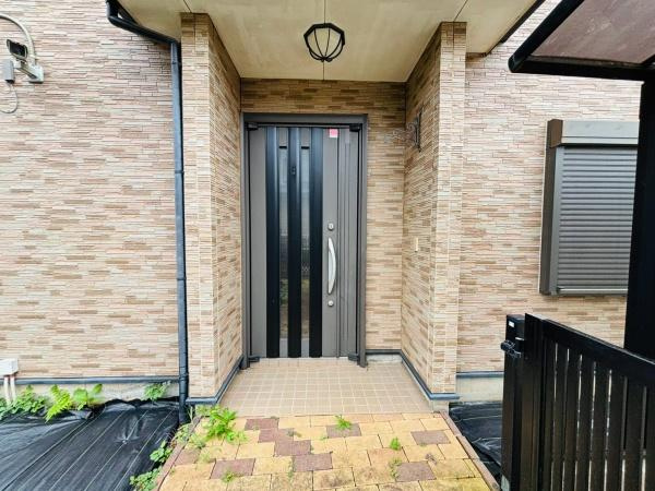 八街市八街にの中古一戸建の玄関