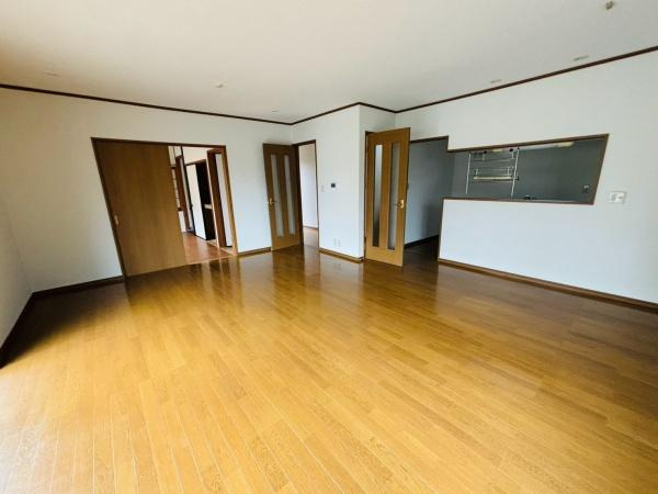 八街市八街にの中古一戸建の居間・リビング