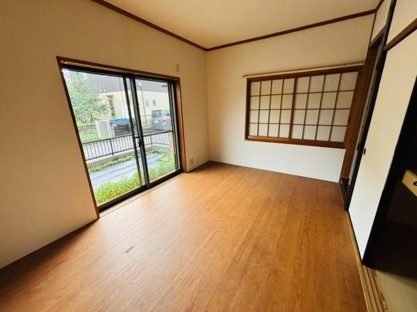 八街市八街にの中古一戸建の居間・リビング