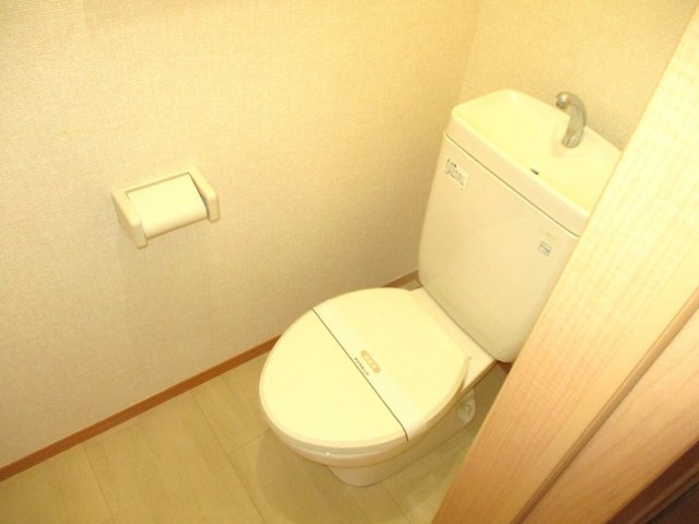 IS・若葉 Bのトイレ|コンパクトで使いやすいトイレです