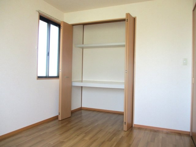 IS・若葉 Bの洋室|落ち着いた色調の洋室です