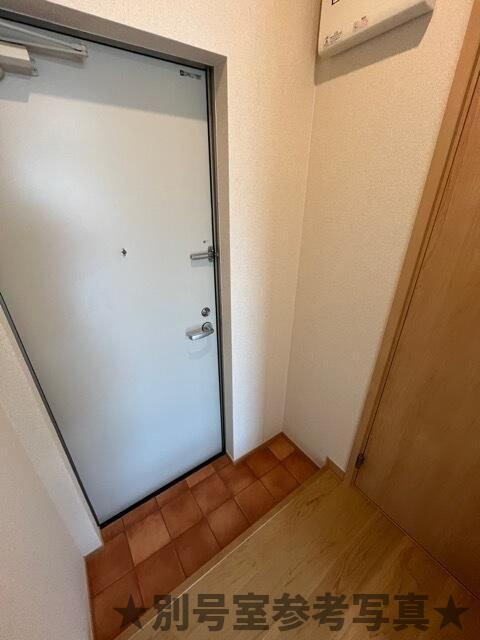 ブリリアンス根岸の玄関