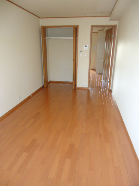 小金井市中町２丁目の賃貸マンションの居間・リビング