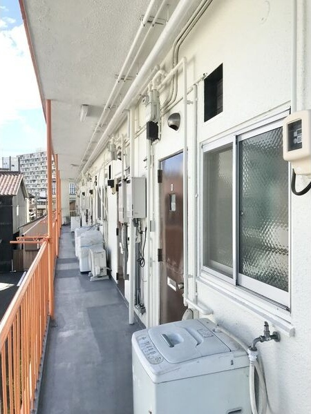 ステラメゾン氷室町のエントランス