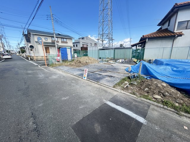 新築　前橋市天川町　1区画の駐車場|現地写真　駐車スペースは建物北西側に並列2台可能！