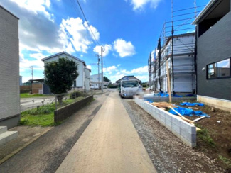 【周辺】 | 土浦市神立町第9　新築戸建　4号棟 | 交通量が比較的少なく、小さなお子様がいるご家庭にも安心の住環境です。