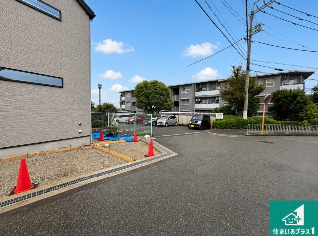 池田市旭丘　第1期　新築一戸建ての前面道路含む現地写真|車通りの少ない前面道路！お子様がいらっしゃるご家族でも安心！
