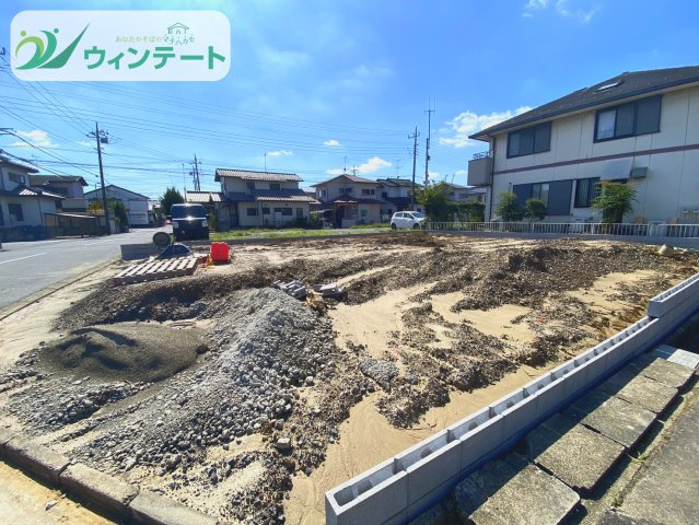 牛久市南19期　新築戸建て　1号棟の外観|前面道路幅員7.9mで車の出し入れもラクラク。陽当たり良好の新築住宅。