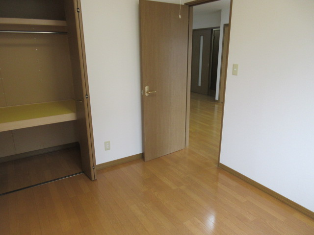 白銀マンションの洋室