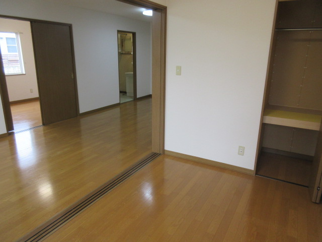 白銀マンションの洋室