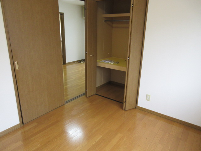 白銀マンションの洋室
