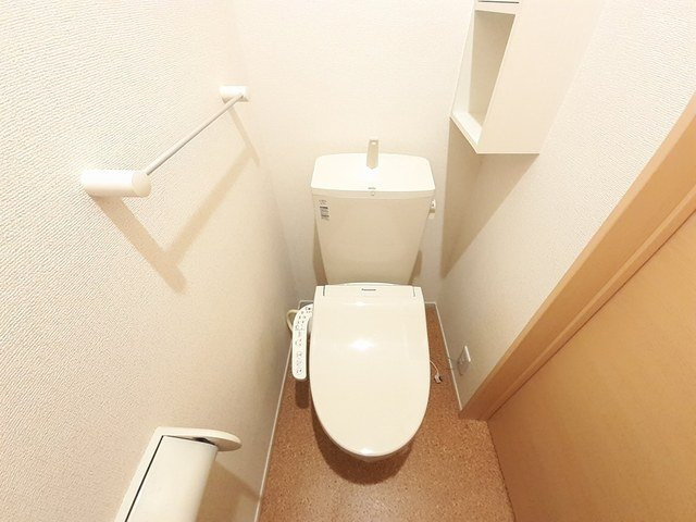 フォーリストのトイレ|落ち着いた色調のトイレです