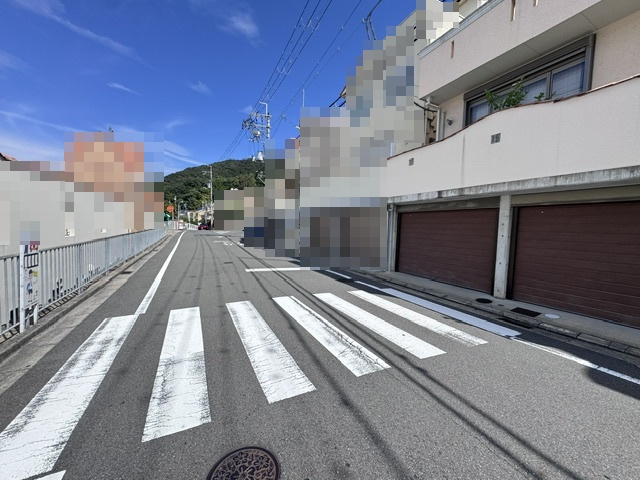【前面道路含む現地写真】の画像