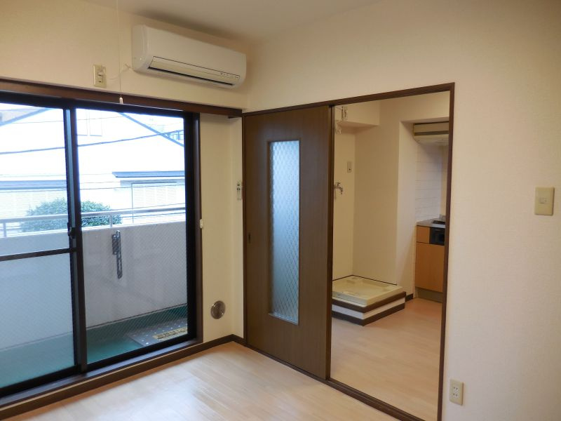 川崎市多摩区登戸新町の賃貸マンションの居間・リビング