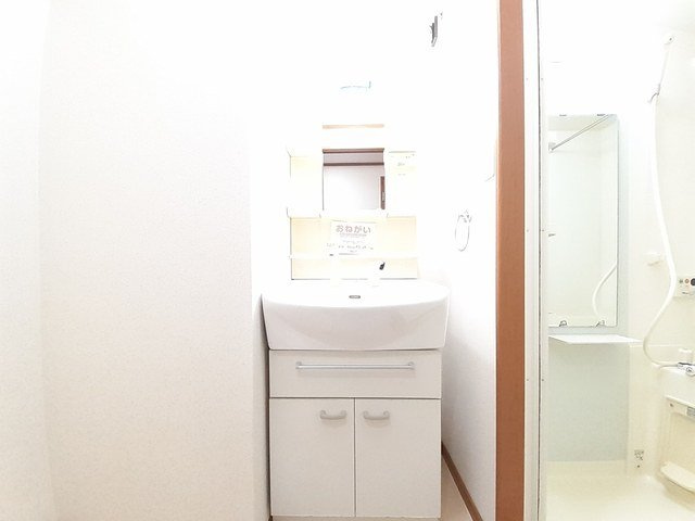 【洗面所】 | ａｕｂｅ春の町 | 脱衣スペースもあります