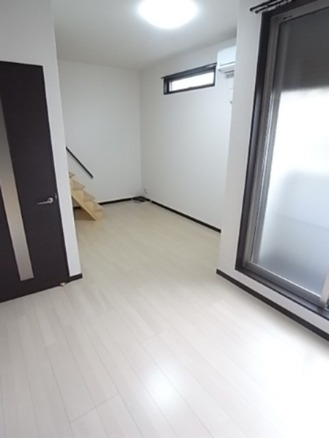 ACROSS GRADOの居間・リビング