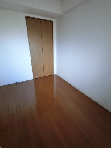 グランダジュール千葉みなとの洋室|※反転・別室写真