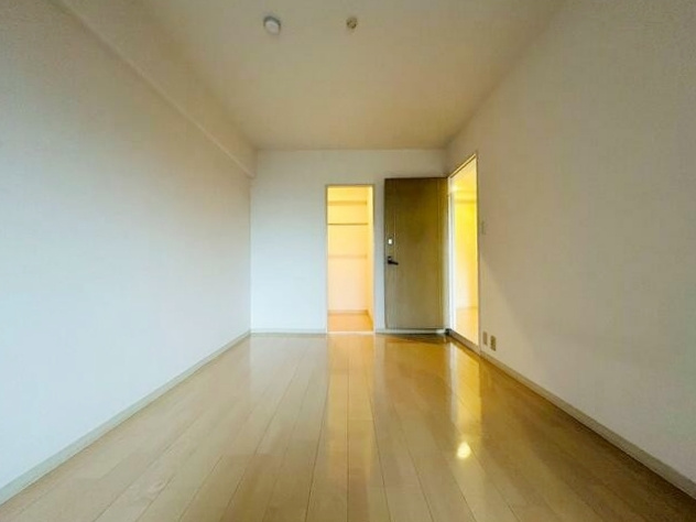 サンシティ桂坂壱番館の洋室|全居室6帖以上の広さを確保。各お部屋に十分な広さを確保することで、ご家族それぞれがプライベートな時間を持て、心地よく住環境が整います。