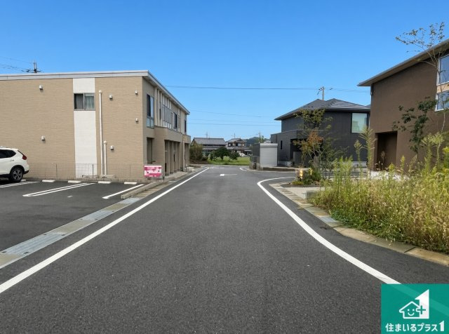 甲賀市甲南町竜法師　新築一戸建ての前面道路含む現地写真|周辺は落ち着いた街並みの住宅地！子育てがしやすい住環境です！まだ未完成ですが、現地でしかわからない事もございます。是非一度ご覧ください。