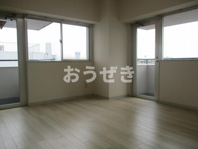 サンワイズ横浜の居間・リビング