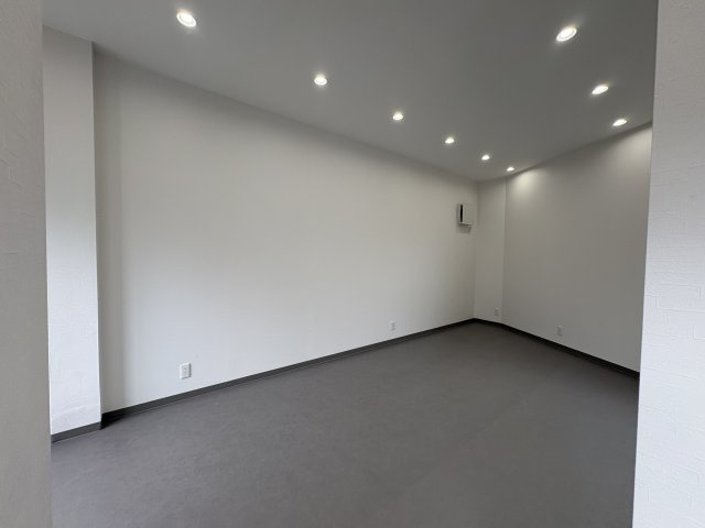 MAGビルの洋室
