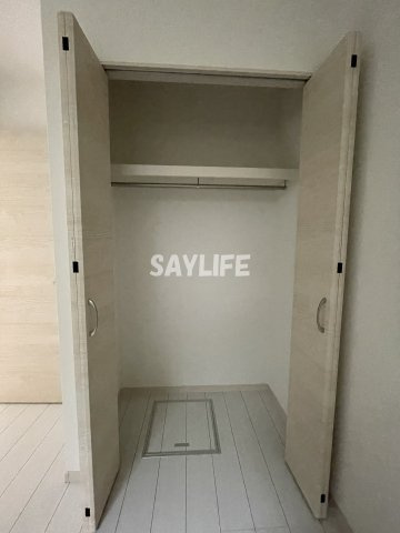 D porta Damreyの玄関