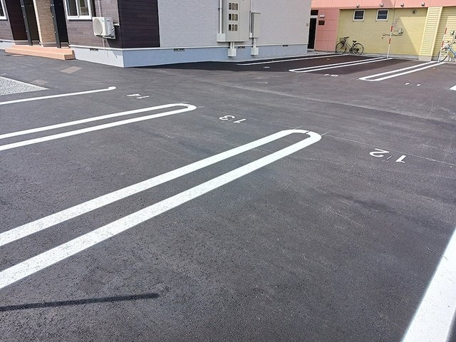 ベルメゾンＧの駐車場|車をお持ちの方に嬉しい駐車場付きの物件です